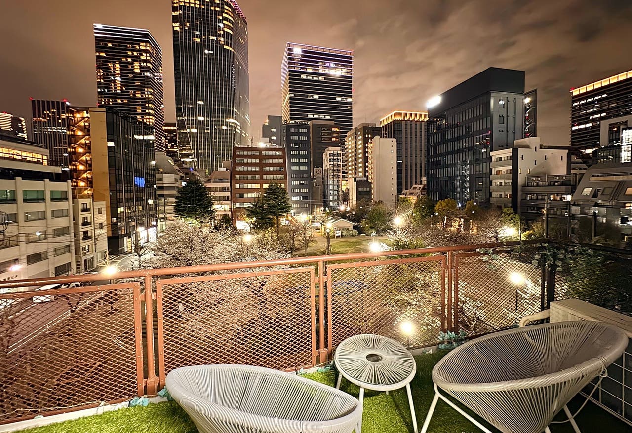 たまりば 新橋虎ノ門 ParkFront のテラスから見た虎ノ門の夜景